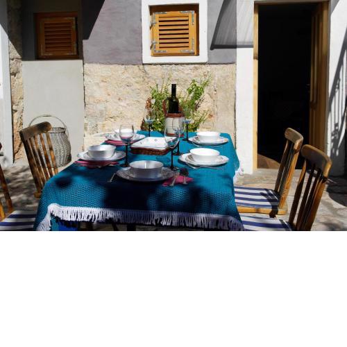 Charming house in Jezera + Balcony