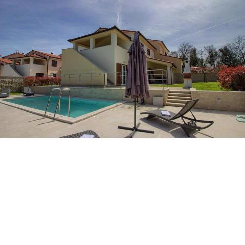 Charming villa Aurora with private pool 200m from the beach for up to 10 persons - WiiBuk