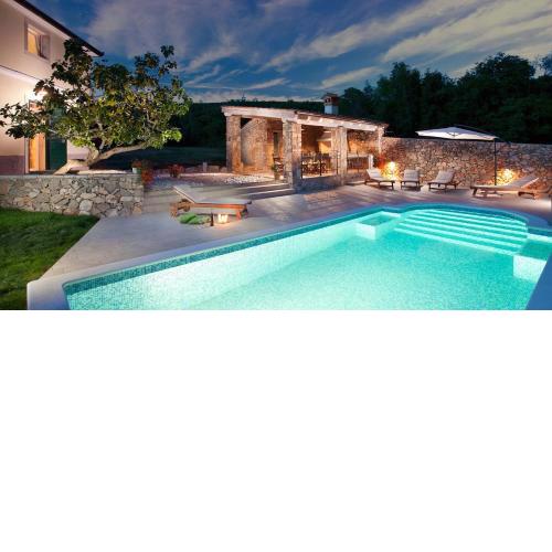 Charming villa Bea with private pool and volleyball