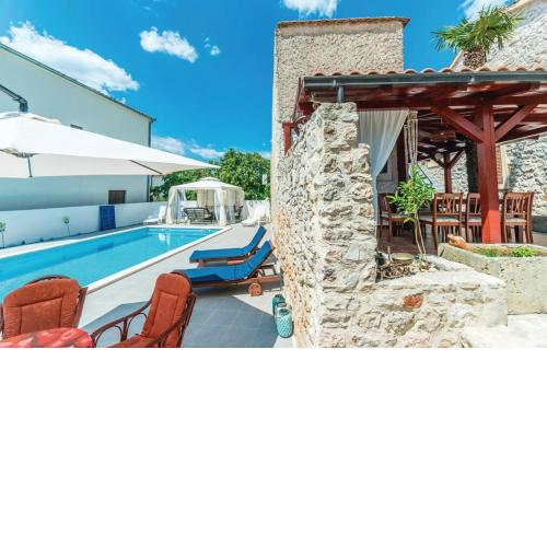 Charming Villa in Jezera with Private Pool
