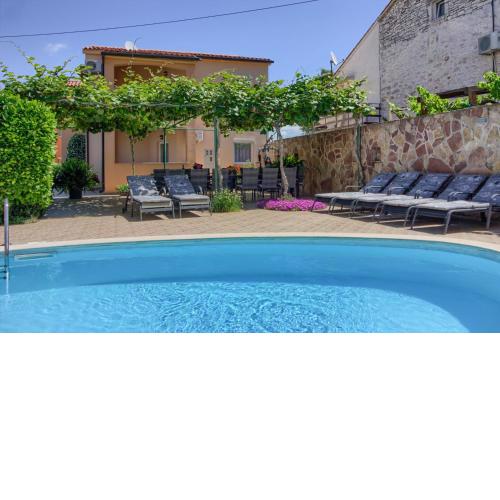 Charming villa Petroro with pool, 900m from the beach