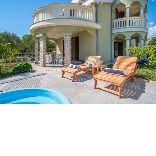 Charming Villa Rea with heated pool