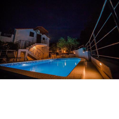 Charming villa with sea view and swimming pool