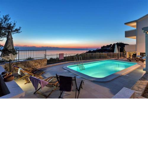 Charmy Villa Hill with Pool