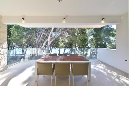 Chiponsky One - 5 star beachfront property