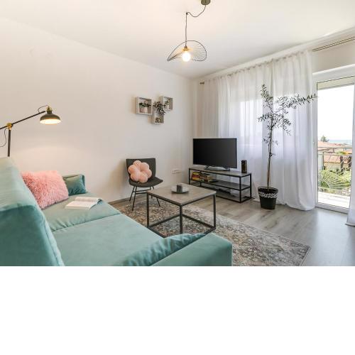 City Center Apartment with private garden and BBQ