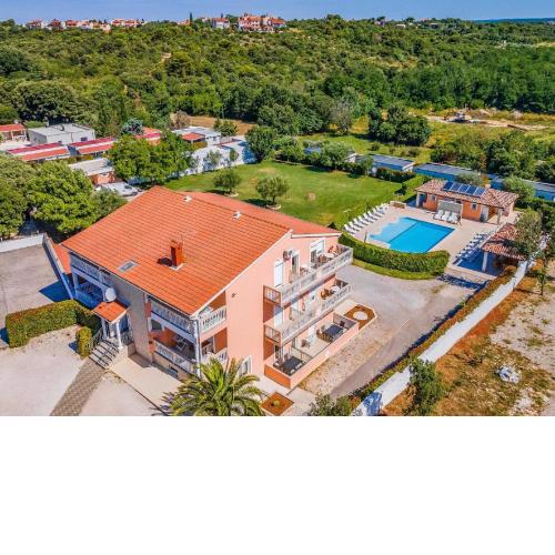Classy Apartment in Banjole near Beach and Pula City