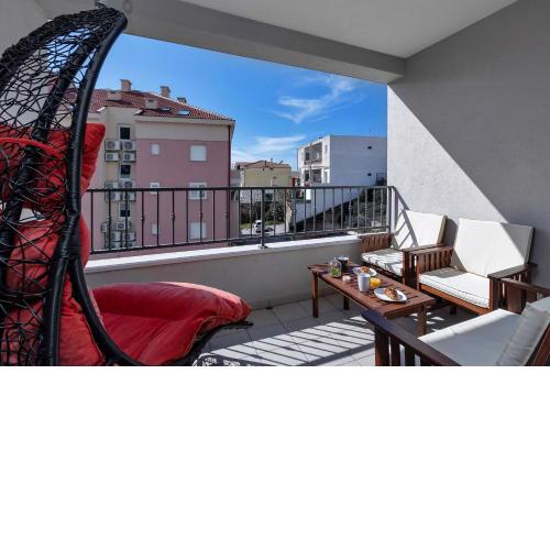 Cliffside Breeze Apartment