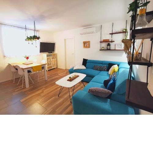 COLORS APARTMENT SPLIT