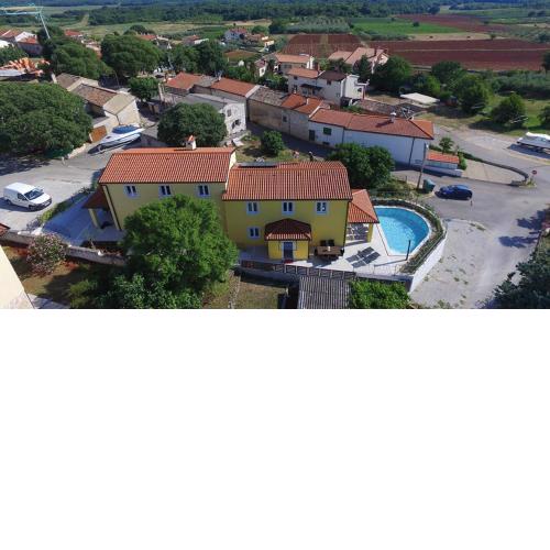 Complex of 2 villas Mugeba III with 2 private pools for up to 16 persons in Porec near the Aquapark
