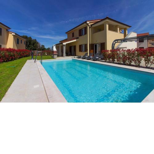 Complex of two villas Aurora-Marisol with 2 pools only 200m from the beach for up to 20 persons - WiiBuk