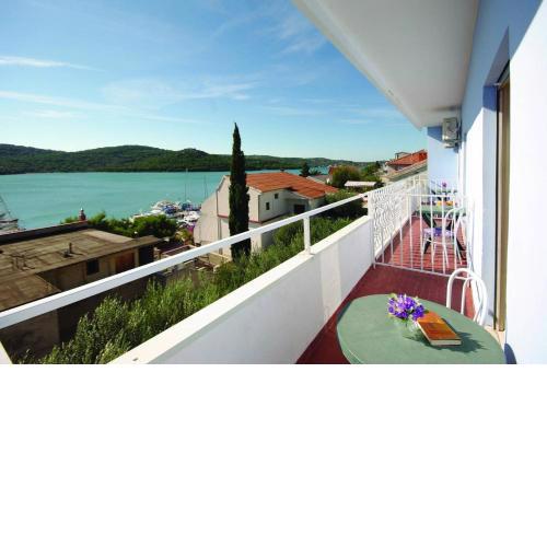 Cosy apartment in Tisno 40 sqm parking included