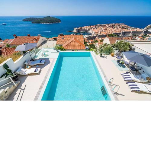 Cosy Loft w Private Pool & Patio