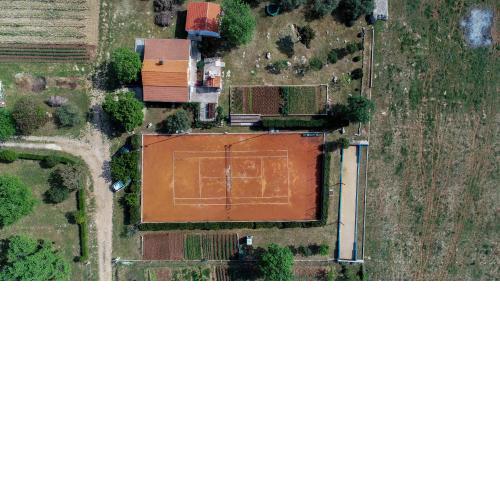 Country house Oasis with private tennis court