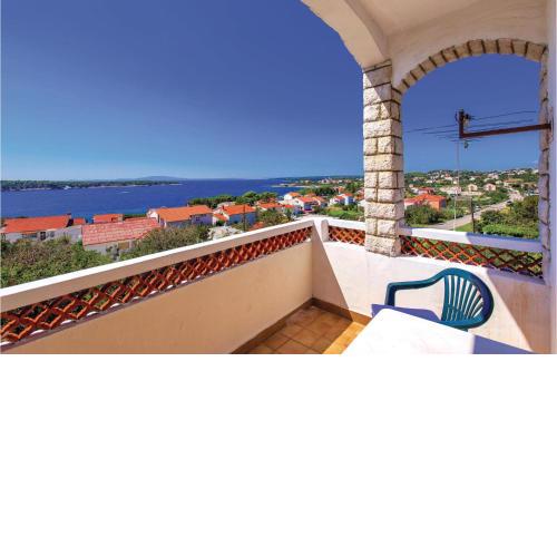 Cozy Apartment In Banjol With Wifi