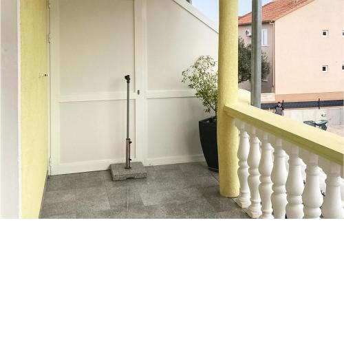 Cozy Apartment In Biograd Na Moru With Wifi