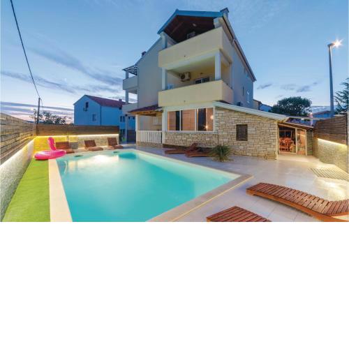 Cozy Apartment In Biograd With Wifi