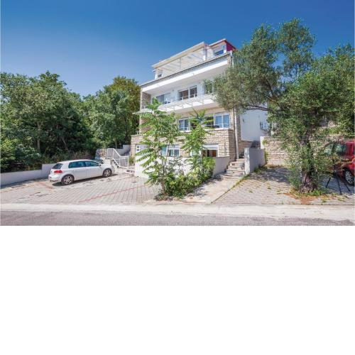 Cozy Apartment In Dramalj With Wifi