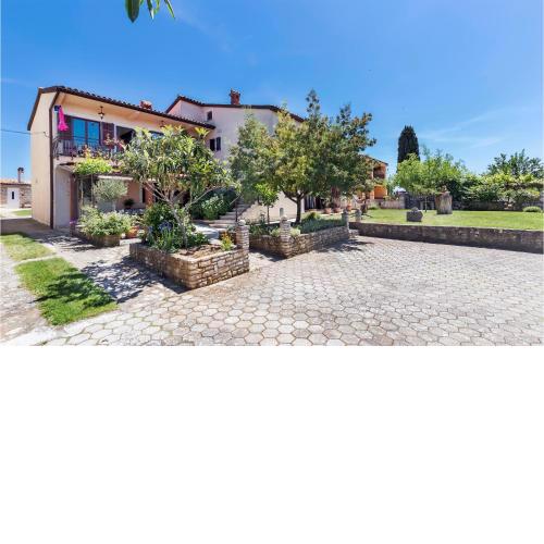 Cozy Apartment In Gajana With Kitchen