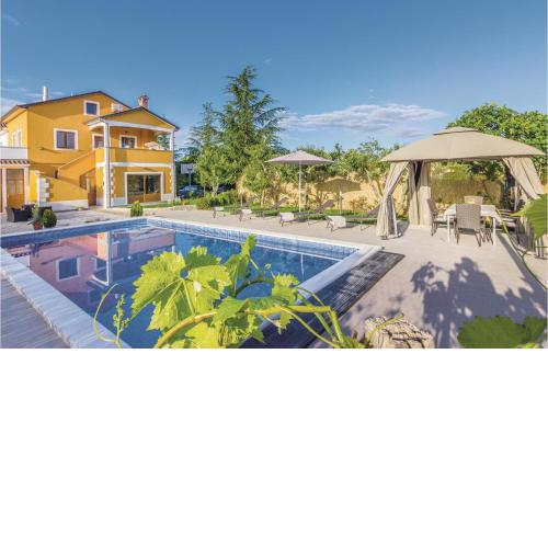 Cozy Apartment In Gracisce With Wifi