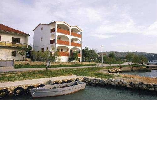 Cozy Apartment In Jadrtovac With House Sea View