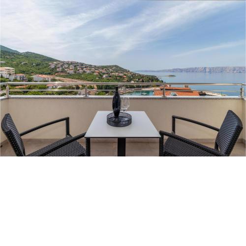 Cozy Apartment In Klenovica With Wifi