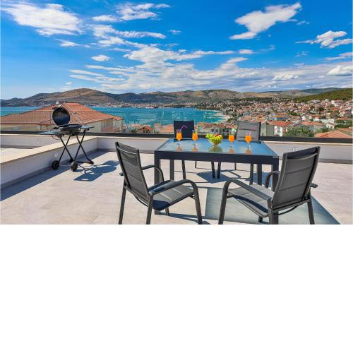 Cozy Apartment In Okrug Gornji With Wifi