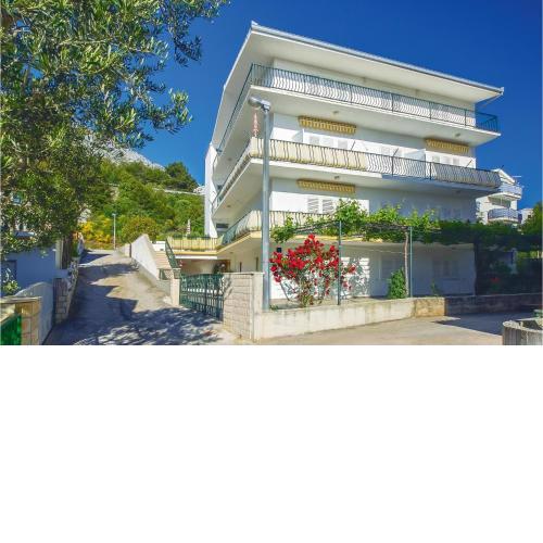 Cozy Apartment In Omis With Wifi