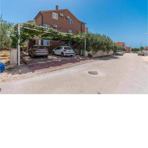 Cozy Apartment In Pakostane With Wifi