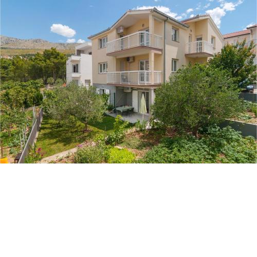 Cozy Apartment In Podstrana With Wifi
