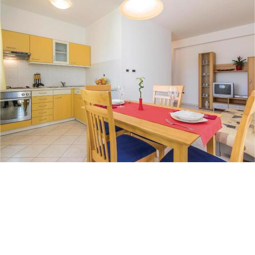 Cozy Apartment In Porec With Wifi