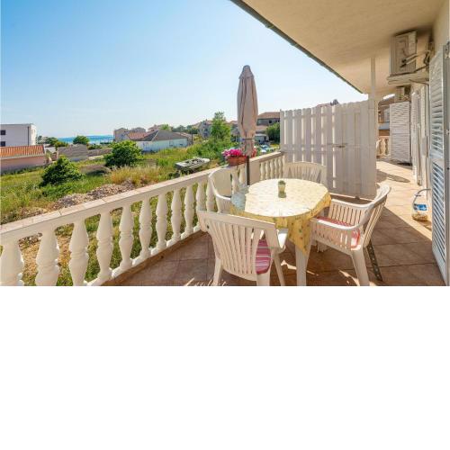 Cozy Apartment In Privlaka With House Sea View