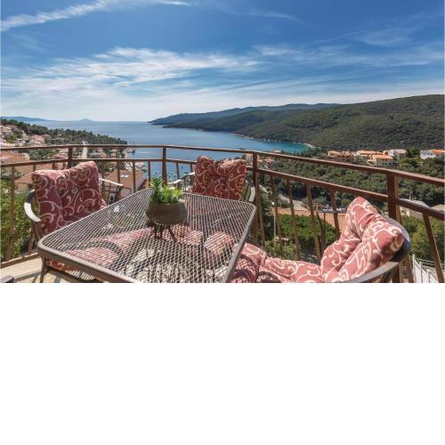 Cozy Apartment In Rabac With Kitchen