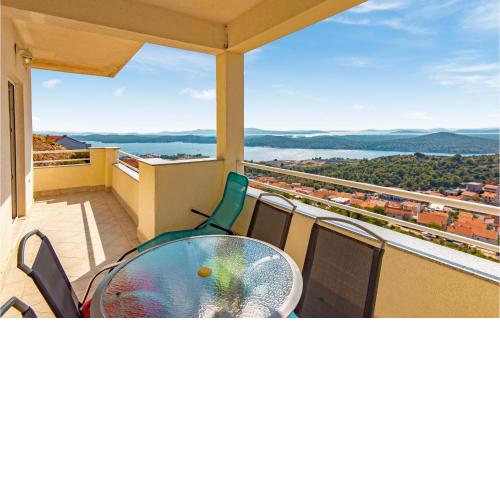 Cozy Apartment In Sibenik With House Sea View
