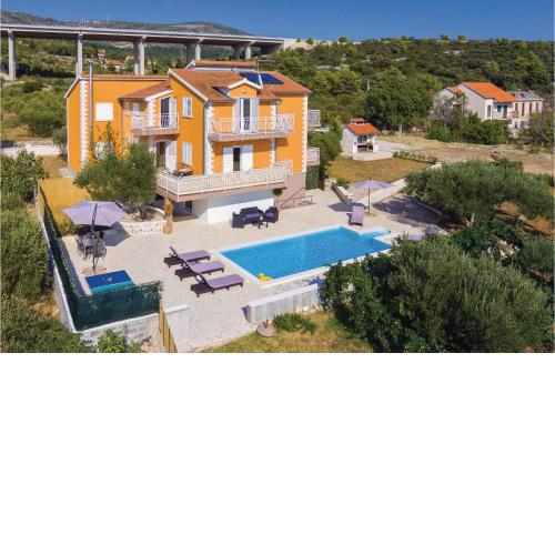 Cozy Apartment In Sibenik With Wifi
