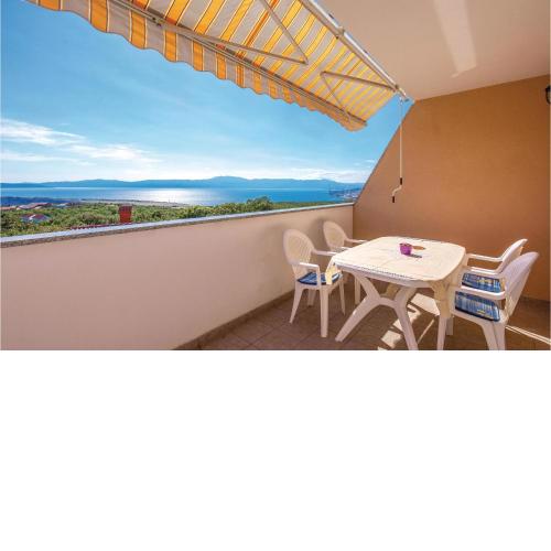 Cozy Apartment In Smrika With House Sea View