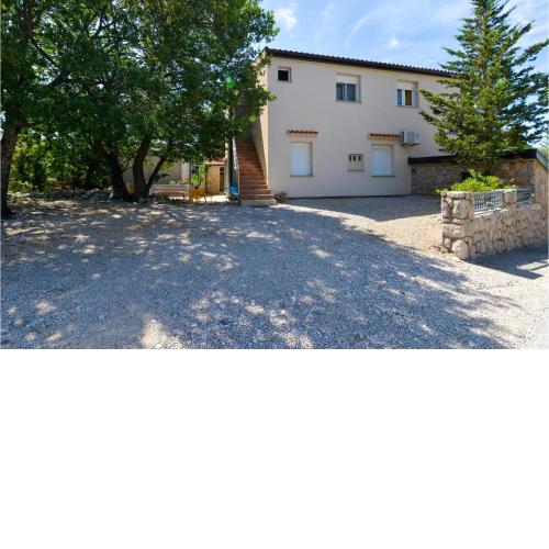 Cozy Apartment In Starigrad Paklenica With Wifi