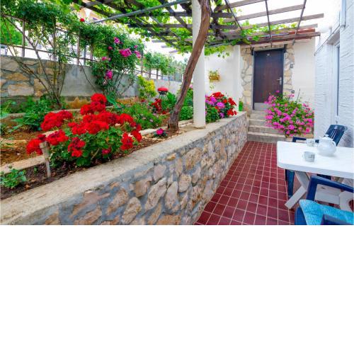 Cozy Apartment In Vinjerac With House Sea View