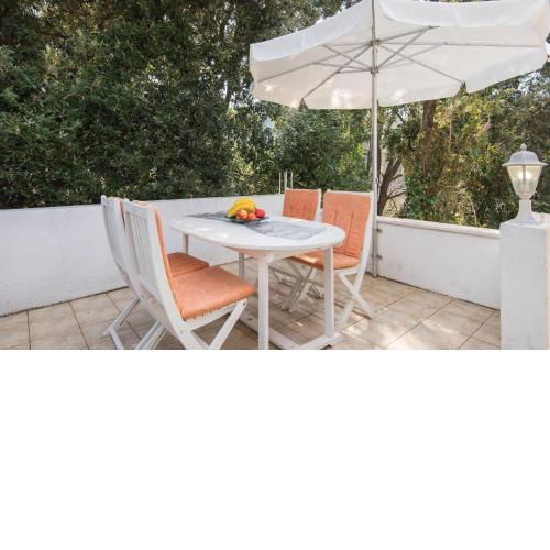 Cozy Apartment In Zuljana With Wifi