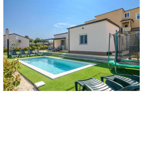 Cozy Home In Banjole With Outdoor Swimming Pool
