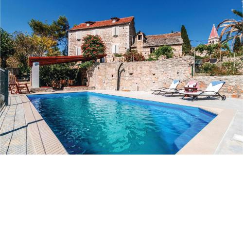 Cozy Home In Bobovisca With Outdoor Swimming Pool