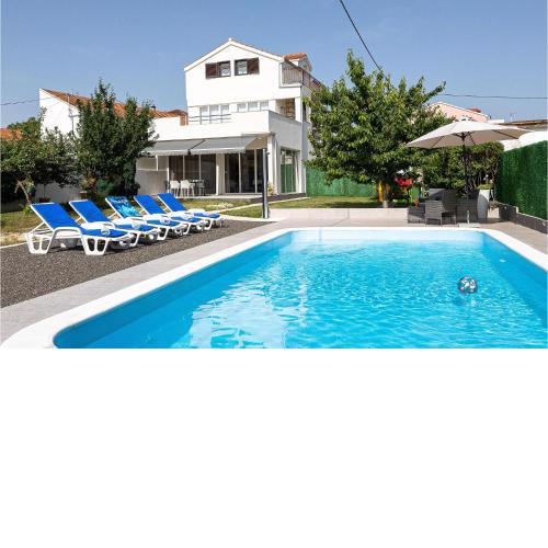 Cozy Home In Dugopolje With Heated Swimming Pool