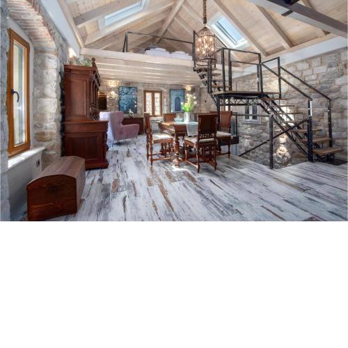 Cozy Home In Omis With Kitchen