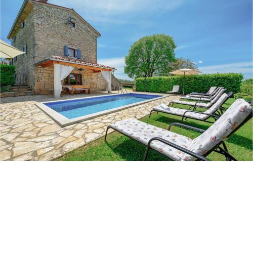 Cozy Home In Pamici With Kitchen