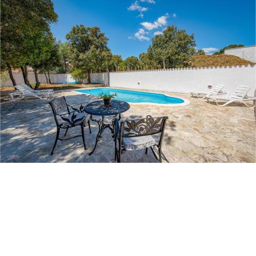 Cozy Home In Pavicini With Outdoor Swimming Pool