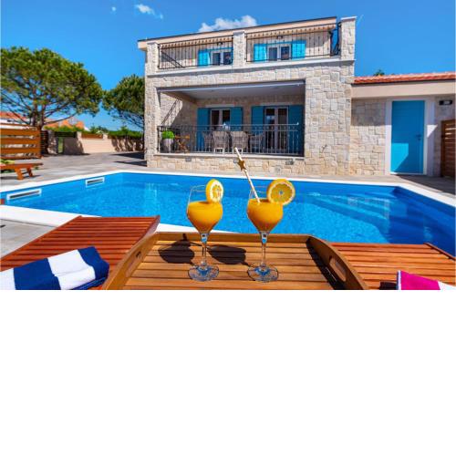 Cozy Home In Privlaka With Heated Swimming Pool