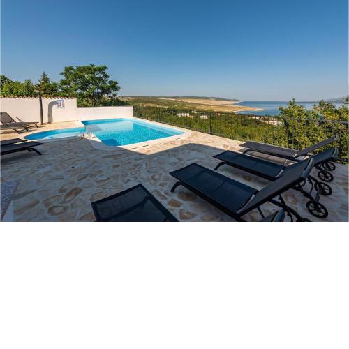 Cozy Home In Rovanjska With Jacuzzi