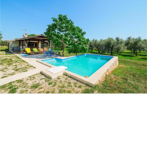 Cozy Home In Rovinj With Outdoor Swimming Pool