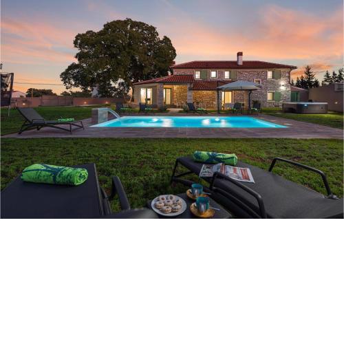 Cozy Home In Sajini With Outdoor Swimming Pool