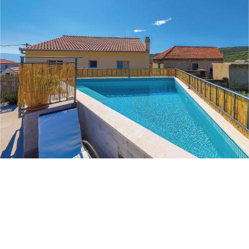 Cozy Home In Slatine With Outdoor Swimming Pool